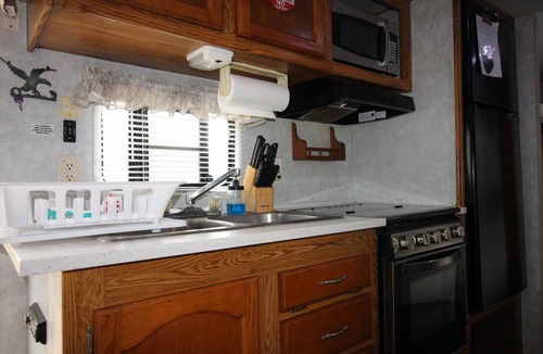 Manchaca House | ⛺️ Glamping Experience Close to Austin (30' Sportsmen)