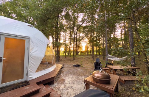 High Springs RV Rental | Glamping GeoDome ~ 4min to Springs ~ AC ~ Grill ~ Firepit