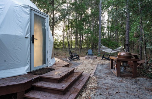 High Springs RV Rental | Glamping GeoDome ~ 4min to Springs ~ AC ~ Grill ~ Firepit