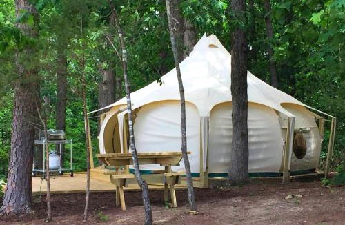 Gordonsville House | Glamping Getaway on an Impressive Farm near Charlottesville, Virginia