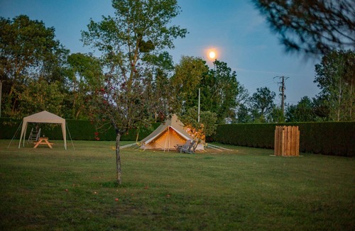 Allonnes RV Rental | Glamping 'Hébergement Insolite En Tente' with Private Garden