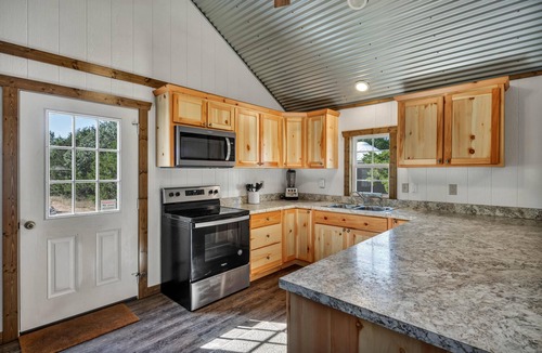Marble Falls Apartment | Glamping Horse Ranch sleeps 28