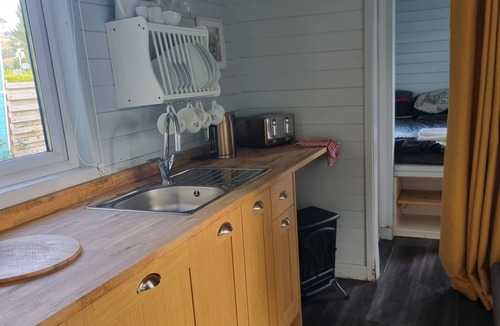 Llanfair Caereinion House | Glamping Hut - Riverview 3