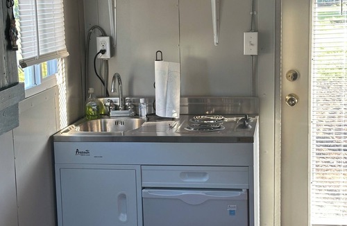 Winona Cottage | Glamping in a Cozy Cottage. Straight Access to Brimstone Trails. Pet Friendly