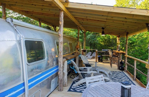 Honey Grove Apartment | Glamping in a remodeled Airstream in the Woods