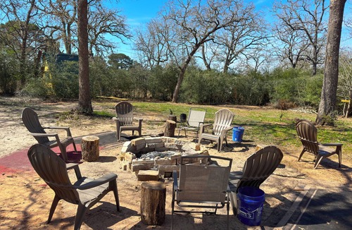 Smithville House | Glamping in Stunning Woods w/Hot Tub and Sauna! - Green Tent