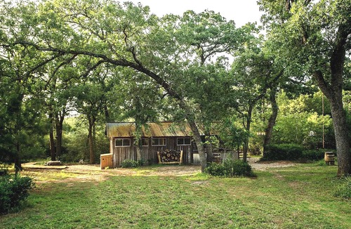 Smithville House | Glamping in Stunning Woods w/Hot Tub and Sauna! - Green Tent