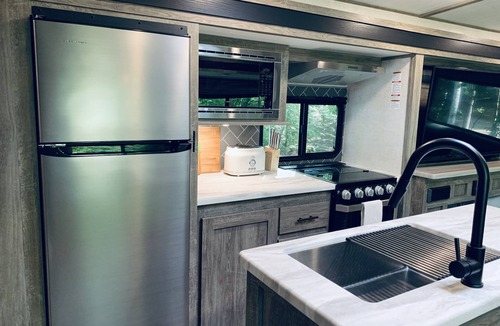 Fortson House | Glamping on Lake Harding!