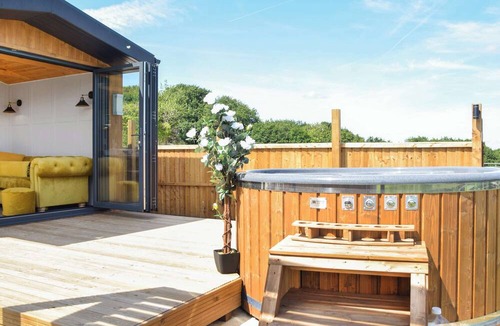 Skelmersdale Apartment | Glamping Pod 2 - UK49904