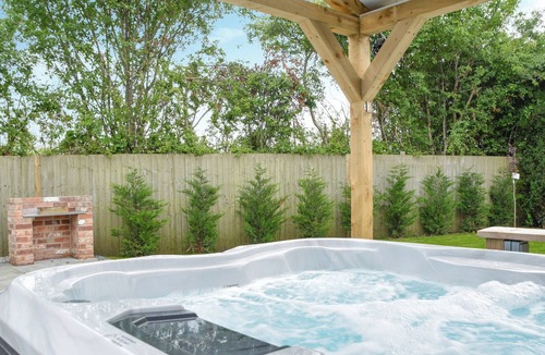 Chorlton-by-Backford Cottage | Glamping Pod 2 - UK49950