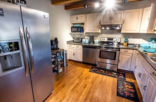 Mount Nebo Cabin | Glamping Retreat near Summersville Lake: Luxurious Cabin with a Hot Tub in Mt Nebo, WV