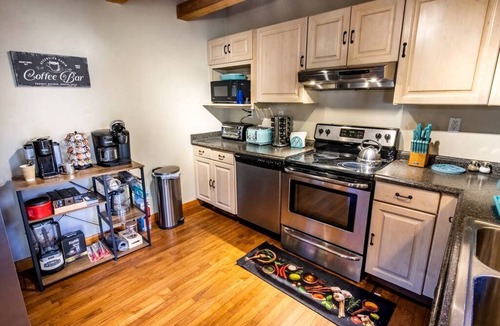 Mount Nebo Cabin | Glamping Retreat near Summersville Lake: Luxurious Cabin with a Hot Tub in Mt Nebo, WV