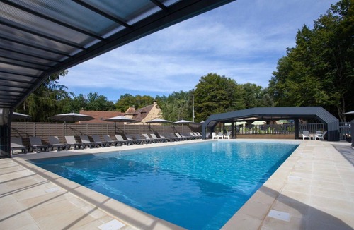 Calviac-en-Perigord RV Rental | Glamping “Safari Tent” with Shared Pool