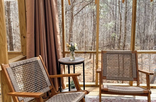 Henderson Cabin | Glamping Screenhouse at Kerr Lake — "The Hideaway"