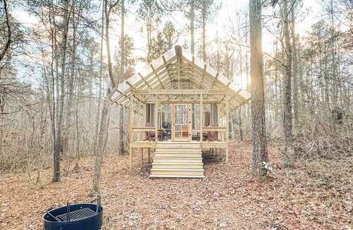 Henderson Cabin | Glamping Screenhouse at Kerr Lake — "The Hideaway"