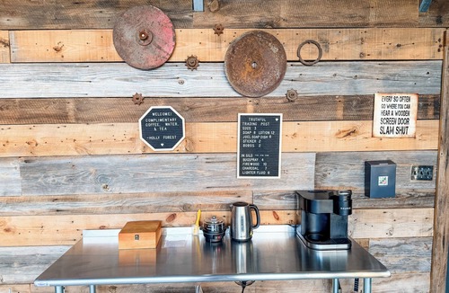 Henderson Cabin | Glamping-Style Cabin at Kerr Lake — "The Lodge"