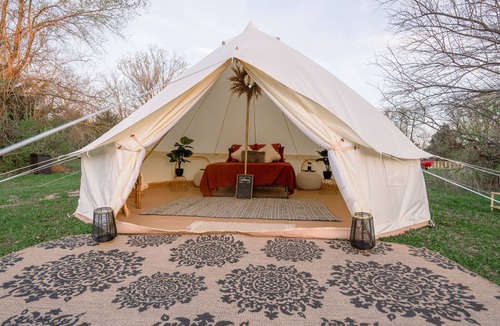 Kansas City RV Rental | Glamping Suite At Watkins C Ranch with 1 Queen Bed