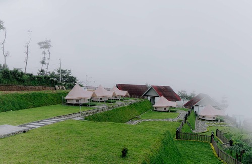 Wonosobo RV Rental | Glamping Telaga Menjer By Travelink
