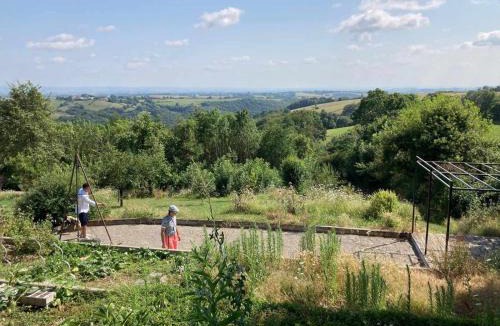 Crespin Other | Glamping tent in de rust, met zwembad, badkamer en keuken
