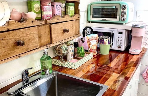Signal Mountain Cabin | Glamping Tiny House Situated in the Tennesse Woods for a Tranquil Escape near Chattanooga