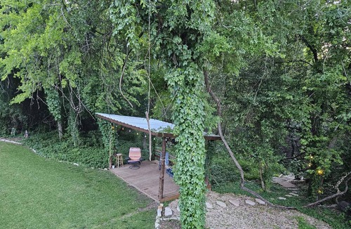 Dawson House | Glamping Vintage RV - The Daisy