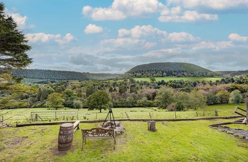 Scarborough Cabin | Glamping Wagon - 1 x Double Bed, 2 x Single Bed