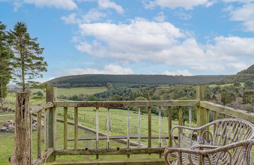 Scarborough Cabin | Glamping Wagon - 1 x Double Bed, 2 x Single Bed