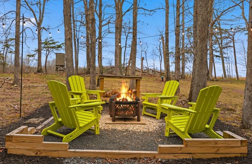 Berkeley Springs House | GlampingDome + Ponds Cabin retreat near Capacon State Park in Berkeley Spring WV