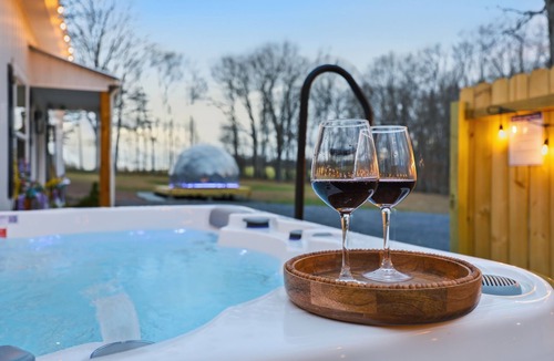 Berkeley Springs House | GlampingDome + Ponds Cabin retreat near Capacon State Park in Berkeley Spring WV
