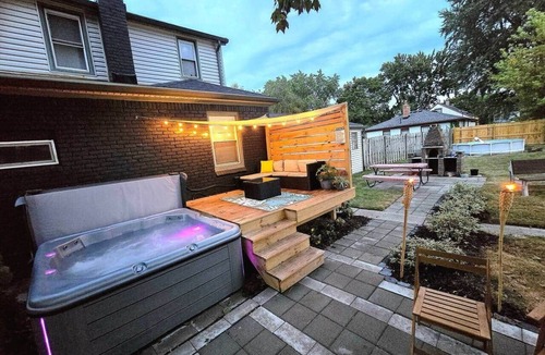 Ferndale House | °Glampsy!@MLC, pool mini golf spa