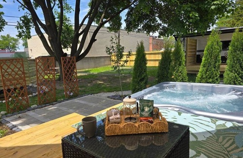 Ferndale House | °Glampsy!@MLC, pool mini golf spa
