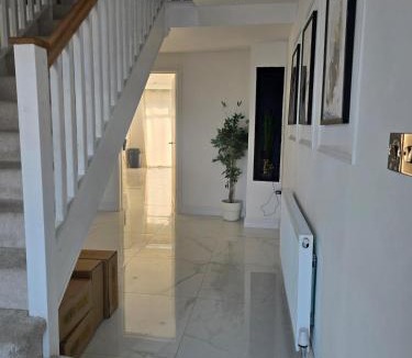 Wolverhampton House | Glams beautiful luxury home