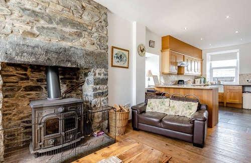 Rhydlydan Cottage | GLAN NUG, pet friendly, with open fire in Rhydlydan