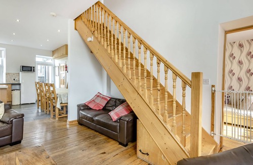 Rhydlydan Cottage | GLAN NUG, pet friendly, with open fire in Rhydlydan