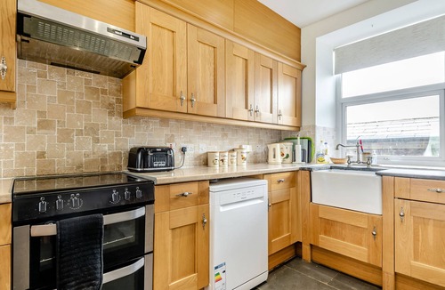 Rhydlydan Cottage | GLAN NUG, pet friendly, with open fire in Rhydlydan