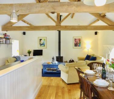 Westbrook Court House | Glanhenwye Courtyard Cottages
