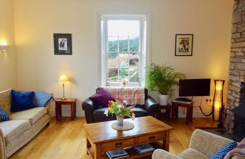Westbrook Court House | Glanhenwye Courtyard Cottages