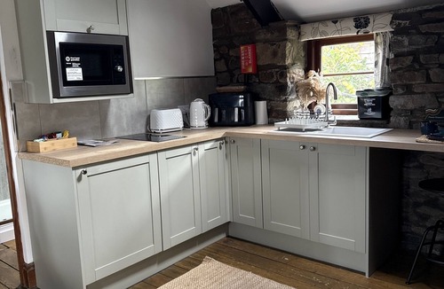 Cwmbach Apartment | Glas, our first floor twin only studio