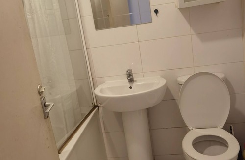 North Glasgow Apartment | Glasgow Apartment Free Parking