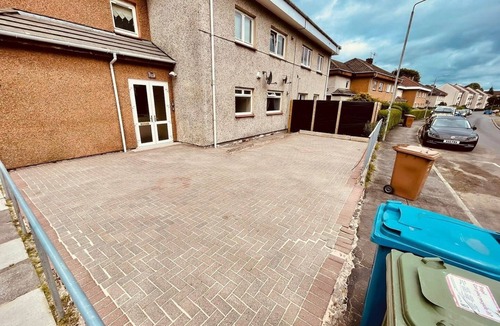 North Glasgow House | Glasgow, Spacious 3 bed house with parking