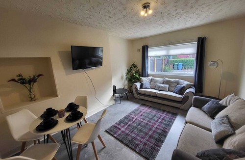North Glasgow House | Glasgow, Spacious 3 bed house with parking