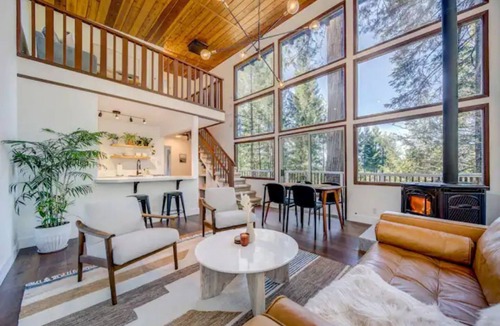 Nevada City Cabin | Glass Cabin Under the Pines Hot Tub Seclusion