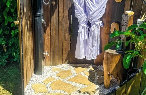 Luceram Ski Chalet | Glass chalet under a shower of stars