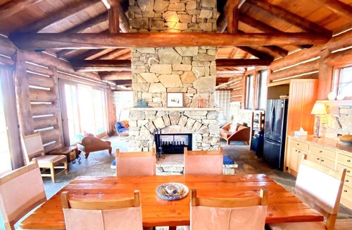 Roberts House | Glass Cottage Overlooking Beartooth Mountain Range