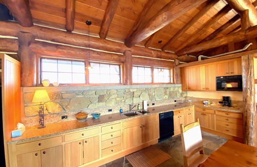 Roberts House | Glass Cottage Overlooking Beartooth Mountain Range