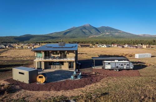 Fort Valley House | Glass House ~ Amazing mountain views, Sauna, EV, Games, Private + MORE!