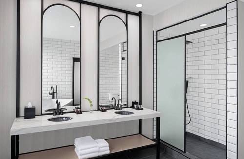 Downtown Hotel | Glass Light Hotel & Gallery, Autograph Collection