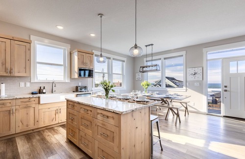 Roads End House | Glass Tides Retreat Beach Access | Elevator