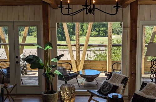 Barton Hills House | Glass Treehouse-Zen & Exotic KAYAK/Swim/LAKE/SUP/Bike/Hike/-RIVER-GARDENS-FOOD!