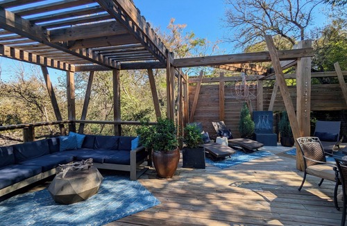 Barton Hills House | Glass Treehouse-Zen & Exotic KAYAK/Swim/LAKE/SUP/Bike/Hike/-RIVER-GARDENS-FOOD!